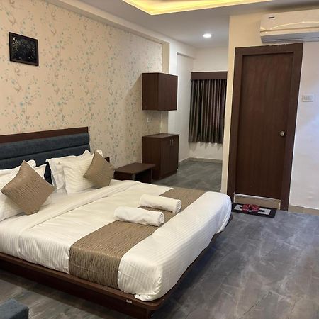 Hotel Mountain Bharuch Екстер'єр фото