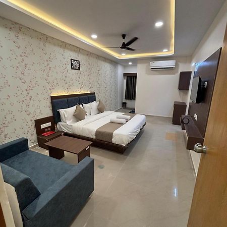 Hotel Mountain Bharuch Екстер'єр фото