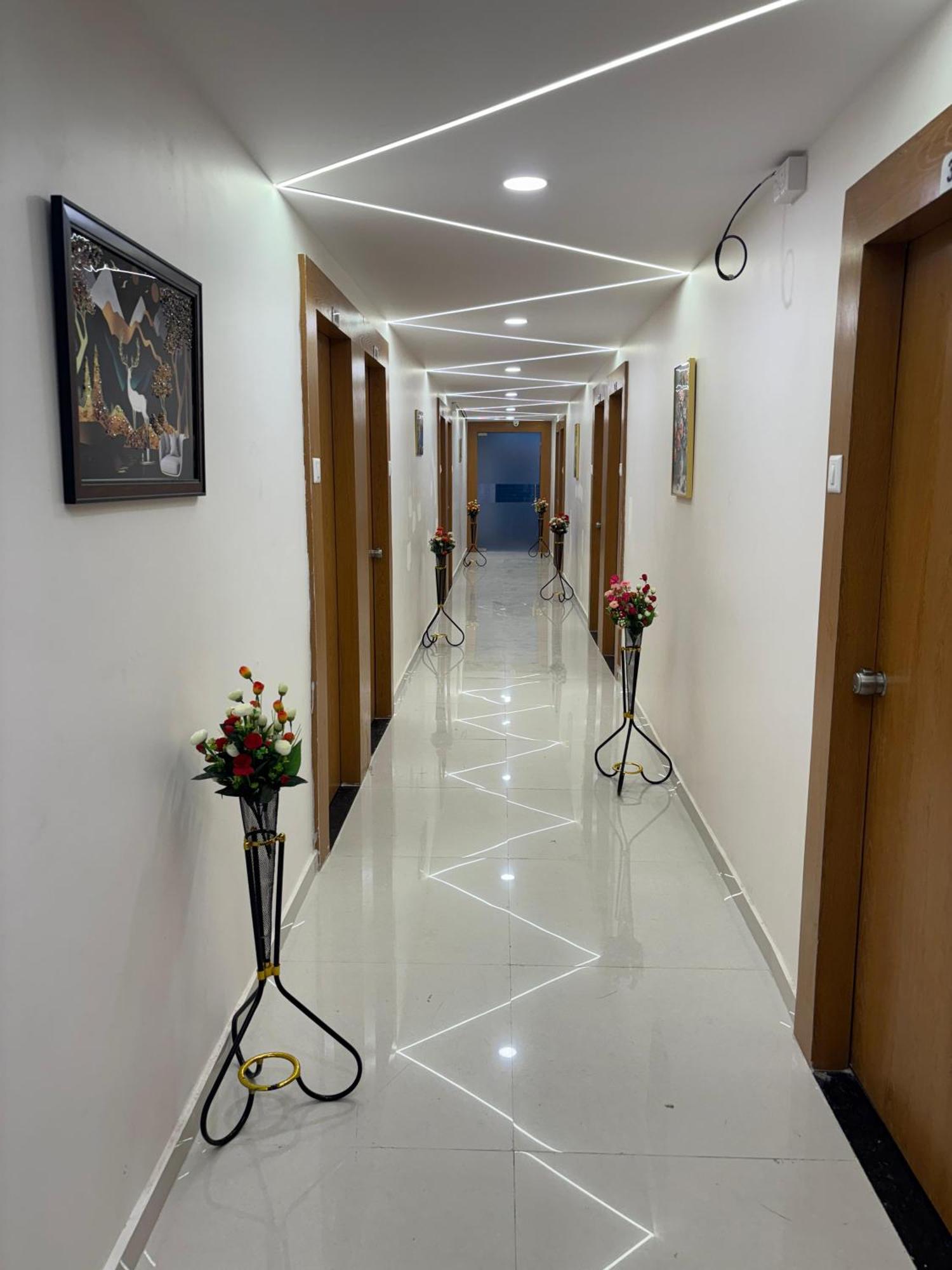 Hotel Mountain Bharuch Екстер'єр фото