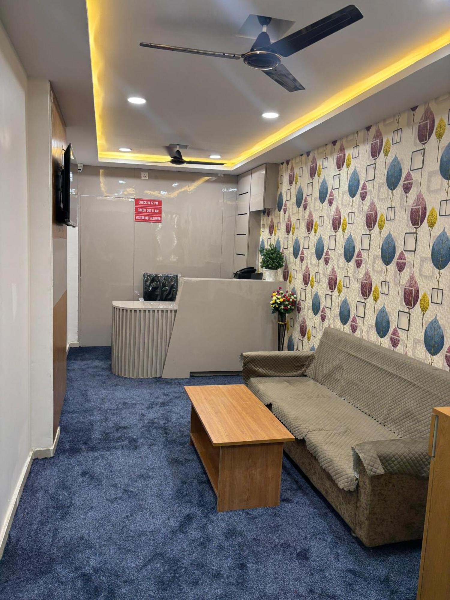 Hotel Mountain Bharuch Екстер'єр фото